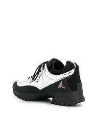 Chaussures de sport blanches et noires Roa