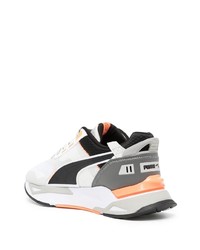 Chaussures de sport blanches et noires Puma