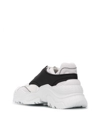 Chaussures de sport blanches et noires N°21