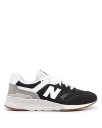 Chaussures de sport blanches et noires New Balance