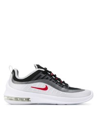 Chaussures de sport blanches et noires Nike