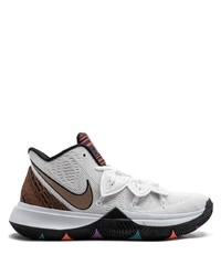 Chaussures de sport blanches et noires Nike