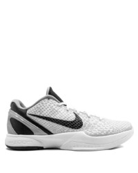 Chaussures de sport blanches et noires Nike