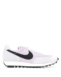 Chaussures de sport blanches et noires Nike