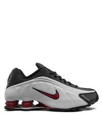 Chaussures de sport blanches et noires Nike