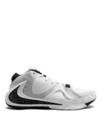 Chaussures de sport blanches et noires Nike