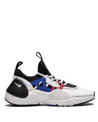 Chaussures de sport blanches et noires Nike