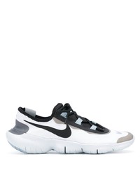 Chaussures de sport blanches et noires Nike