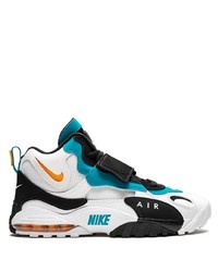 Chaussures de sport blanches et noires Nike