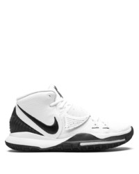 Chaussures de sport blanches et noires Nike