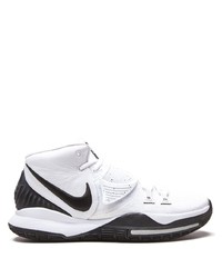 Chaussures de sport blanches et noires Nike