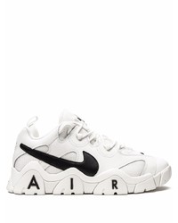 Chaussures de sport blanches et noires Nike