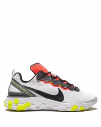 Chaussures de sport blanches et noires Nike