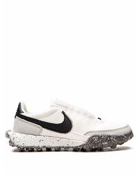 Chaussures de sport blanches et noires Nike