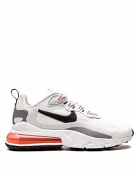 Chaussures de sport blanches et noires Nike