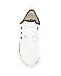 Chaussures de sport blanches et noires adidas