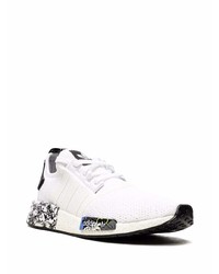 Chaussures de sport blanches et noires adidas