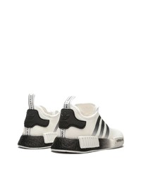 Chaussures de sport blanches et noires adidas