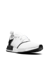 Chaussures de sport blanches et noires adidas