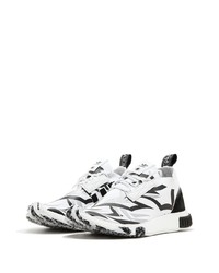 Chaussures de sport blanches et noires adidas