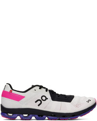 Chaussures de sport blanches et noires On