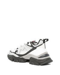 Chaussures de sport blanches et noires Moncler
