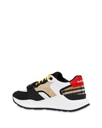 Chaussures de sport blanches et noires Burberry