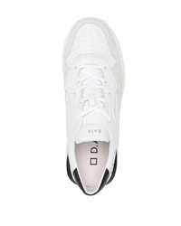 Chaussures de sport blanches et noires D.A.T.E