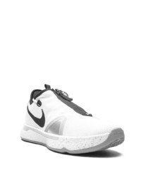 Chaussures de sport blanches et noires Nike