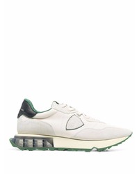 Chaussures de sport blanches et noires Philippe Model Paris