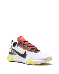 Chaussures de sport blanches et noires Nike