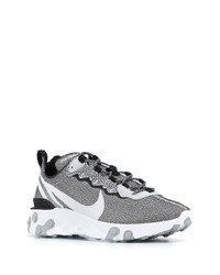 Chaussures de sport blanches et noires Nike