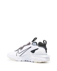 Chaussures de sport blanches et noires Nike