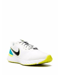 Chaussures de sport blanches et noires Nike