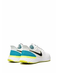 Chaussures de sport blanches et noires Nike