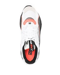 Chaussures de sport blanches et noires Puma