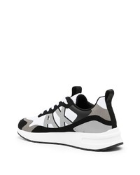 Chaussures de sport blanches et noires Armani Exchange