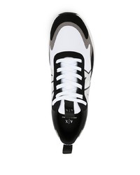 Chaussures de sport blanches et noires Armani Exchange