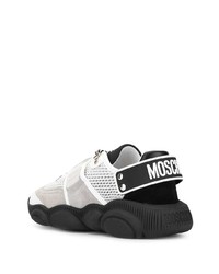 Chaussures de sport blanches et noires Moschino