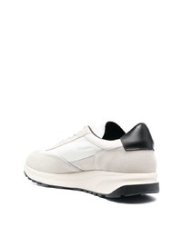 Chaussures de sport blanches et noires Common Projects