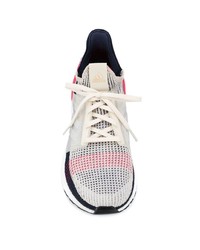 Chaussures de sport blanches et noires adidas