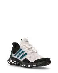 Chaussures de sport blanches et noires adidas