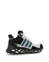 Chaussures de sport blanches et noires adidas