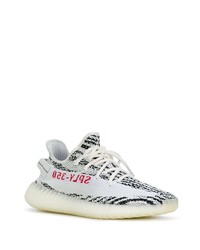 Chaussures de sport blanches et noires adidas YEEZY