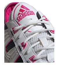 Chaussures de sport blanches et noires adidas