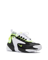 Chaussures de sport blanches et noires Nike