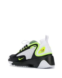 Chaussures de sport blanches et noires Nike