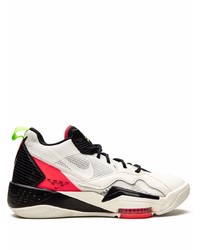 Chaussures de sport blanches et noires Jordan