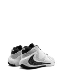 Chaussures de sport blanches et noires Nike