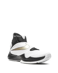 Chaussures de sport blanches et noires Nike